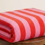 1 পিস   গোসলের টাওয়াল   Red & white color