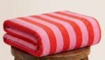 1 পিস   গোসলের টাওয়াল   Red & white color