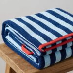 1 পিস   গোসলের টাওয়াল  Blue & white color